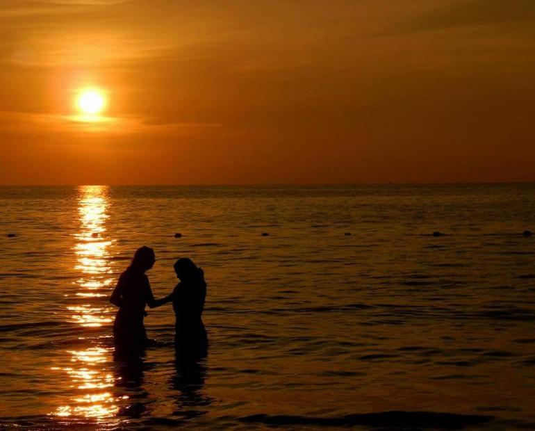 Silhouettes of two girls in the sunset