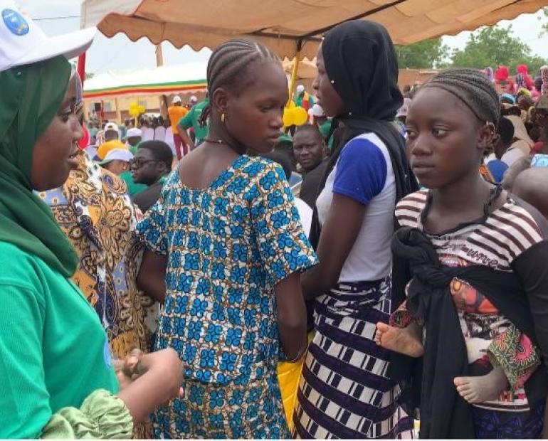 Fatoumata Niamoye Toure a Young Voices of Sahel doing awareness on the importance of a clean environment in a public place in Mopti region, center, Mali.