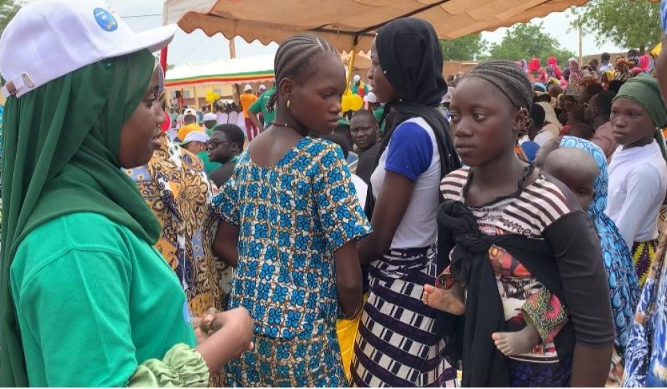 Fatoumata Niamoye Toure a Young Voices of Sahel doing awareness on the importance of a clean environment in a public place in Mopti region, center, Mali.