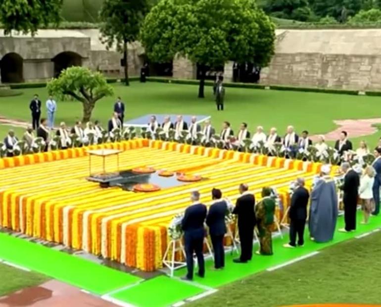 World leaders at rajghat.